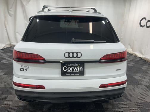 Glacier White Metallic 2022 Audi Q7 55 Prestige