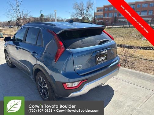 Mineral Blue 2024 Kia Niro EX