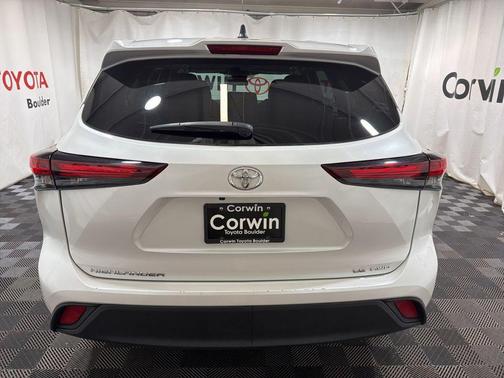 2024 Toyota Highlander LE