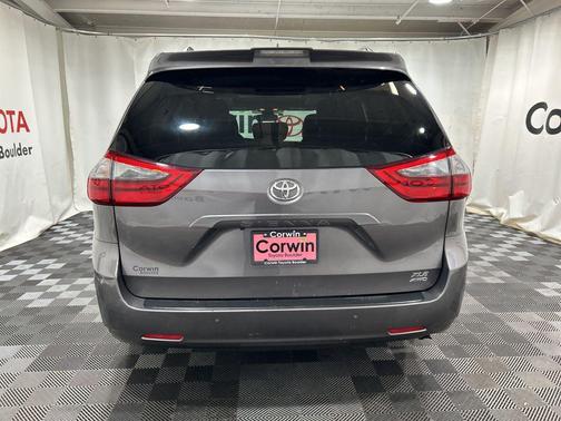 2020 Toyota Sienna XLE Premium