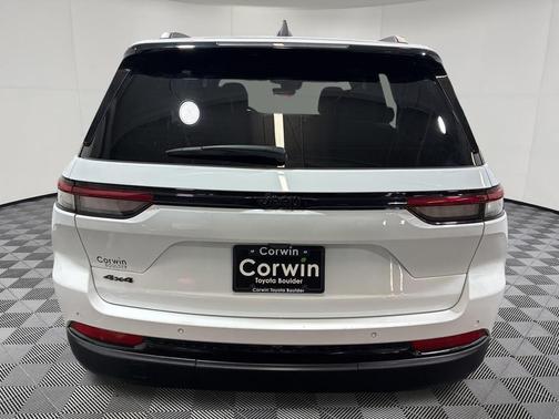 Bright White Clearcoat 2025 Jeep Grand Cherokee Altitude