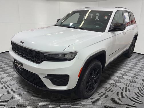 Bright White Clearcoat 2025 Jeep Grand Cherokee Altitude