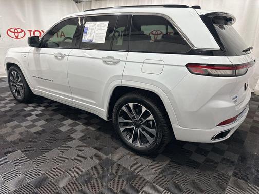 2022 Jeep Grand Cherokee 4xe Overland