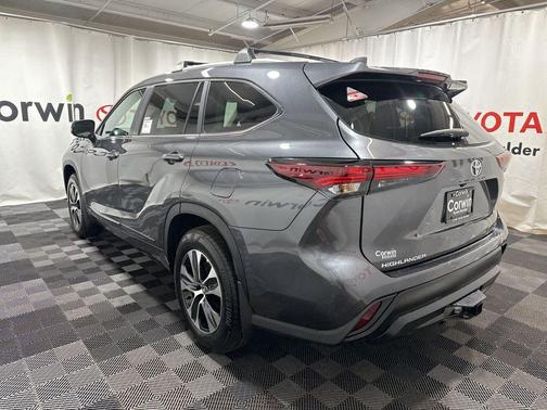 2025 Toyota Highlander Hybrid XLE
