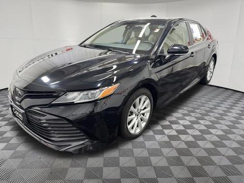 Midnight Black Metallic 2018 Toyota Camry LE