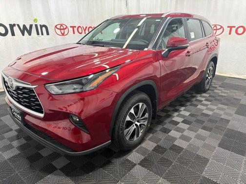 Ruby Flare Pearl 2026 Toyota Highlander XLE