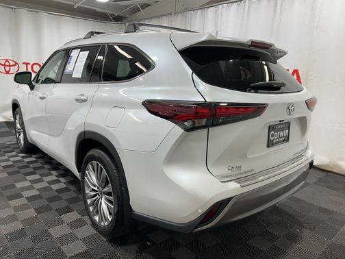 2024 Toyota Highlander Platinum