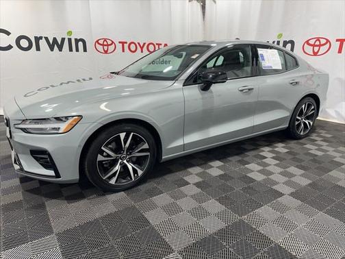 2024 Volvo S60 B5 Plus Dark Theme
