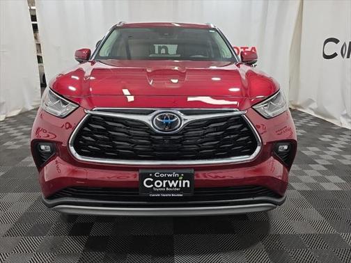 2025 Toyota Highlander Hybrid Platinum