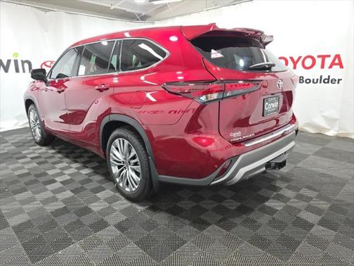 2025 Toyota Highlander Hybrid Platinum