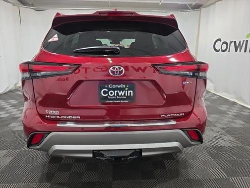 2025 Toyota Highlander Hybrid Platinum