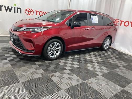 2022 Toyota Sienna XSE 7 Passenger