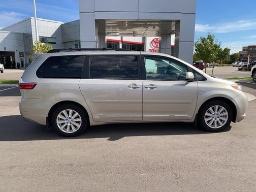 2017 Toyota Sienna XLE