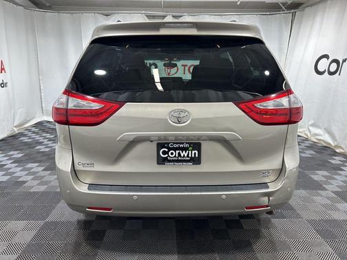 2017 Toyota Sienna XLE