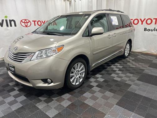2017 Toyota Sienna XLE
