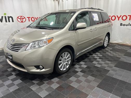2017 Toyota Sienna XLE