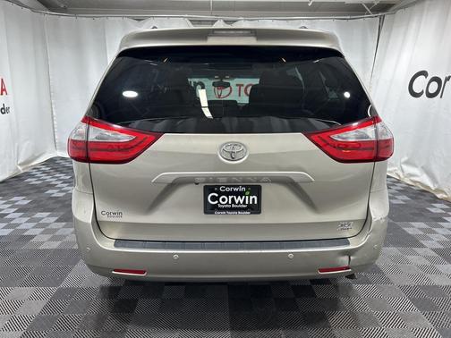2017 Toyota Sienna XLE