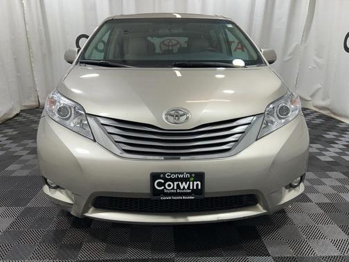 2017 Toyota Sienna XLE