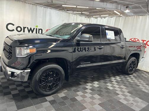 Midnight Black Metallic 2018 Toyota Tundra SR5