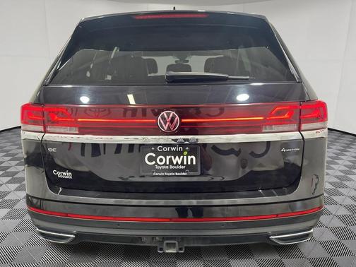 Deep Black Pearl 2025 Volkswagen Atlas 2.0T SE w/Technology 4MOTION