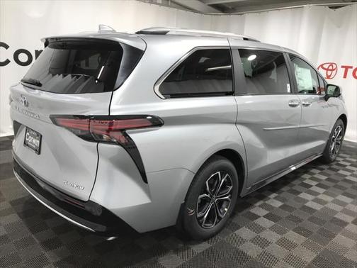 2025 Toyota Sienna Platinum 7 Passenger