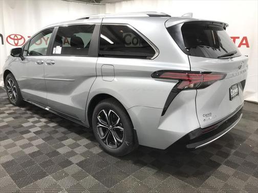 2025 Toyota Sienna Platinum 7 Passenger