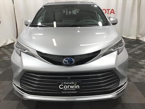 2025 Toyota Sienna Platinum 7 Passenger