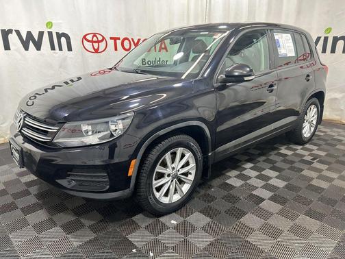 Deep Black Pearl 2014 Volkswagen Tiguan 4MOTION Auto SE
