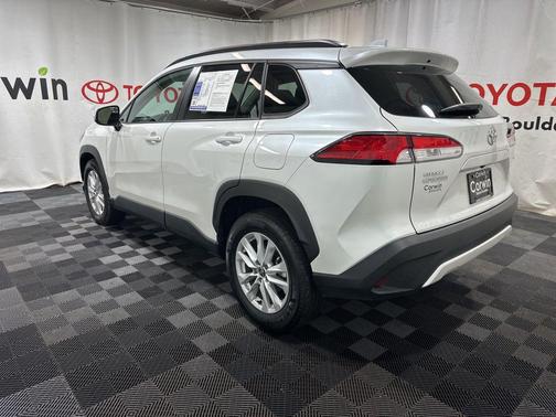 2024 Toyota Corolla Cross LE