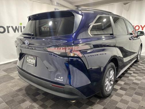 2023 Toyota Sienna LE