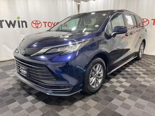 2023 Toyota Sienna LE