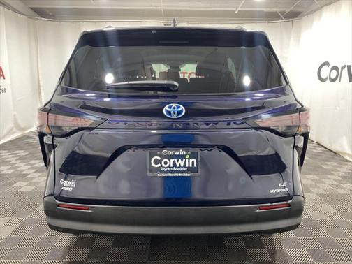 2023 Toyota Sienna LE