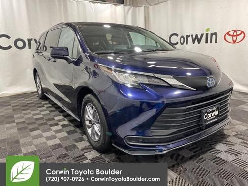 2023 Toyota Sienna LE