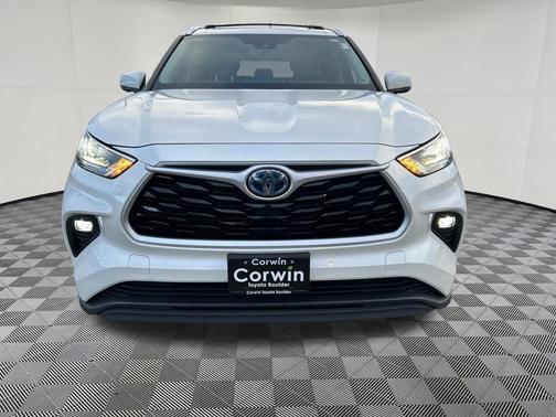 Blizzard Pearl 2020 Toyota Highlander Hybrid XLE