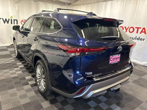 2025 Toyota Highlander Hybrid Platinum