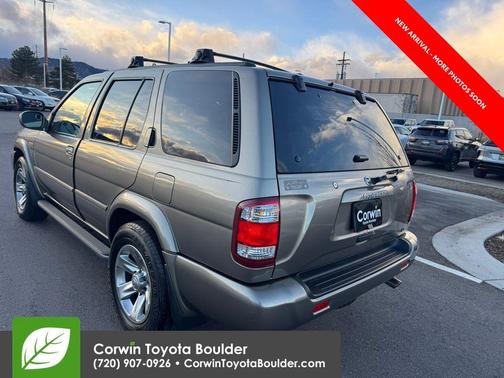 2004 Nissan Pathfinder LE Platinum