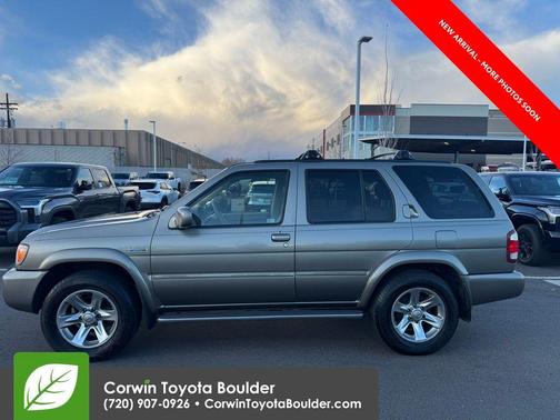 2004 Nissan Pathfinder LE Platinum