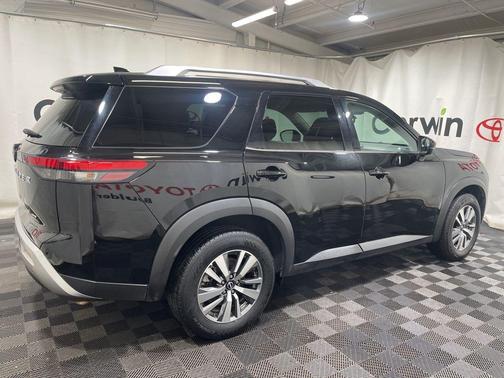 Super Black 2025 Nissan Pathfinder SL 4WD
