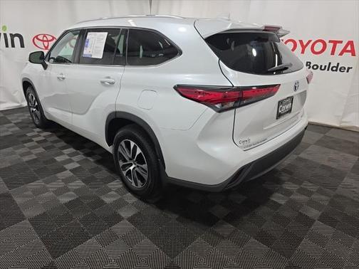 2022 Toyota Highlander Hybrid XLE