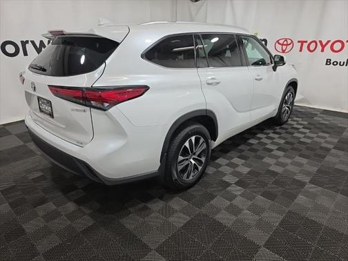 2022 Toyota Highlander Hybrid XLE