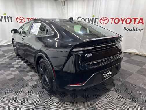 2025 Toyota Prius Plug-In Hybrid SE