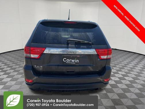 Dark Charcoal Pearlcoat 2011 Jeep Grand Cherokee Laredo