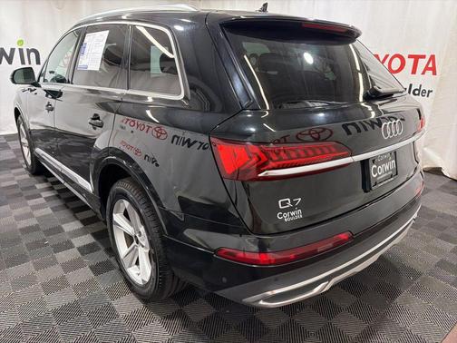 Mythos Black Metallic 2024 Audi Q7 45 Premium Plus