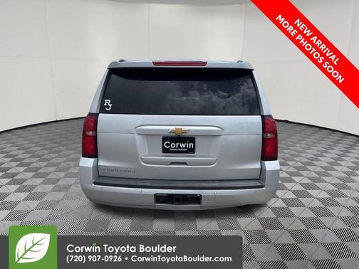 Silver Ice Metallic 2019 Chevrolet Suburban LT