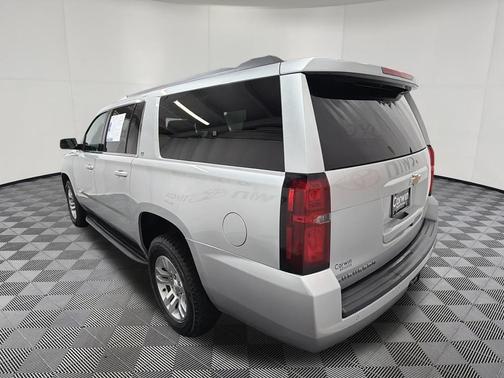 Silver Ice Metallic 2019 Chevrolet Suburban LT
