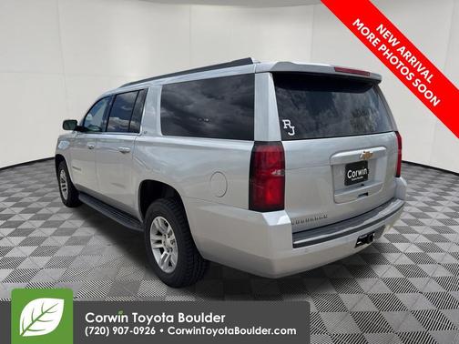Silver Ice Metallic 2019 Chevrolet Suburban LT