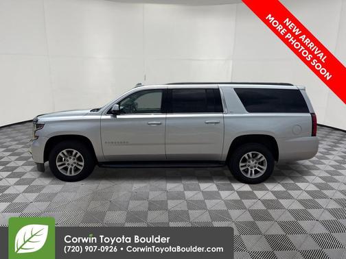 Silver Ice Metallic 2019 Chevrolet Suburban LT