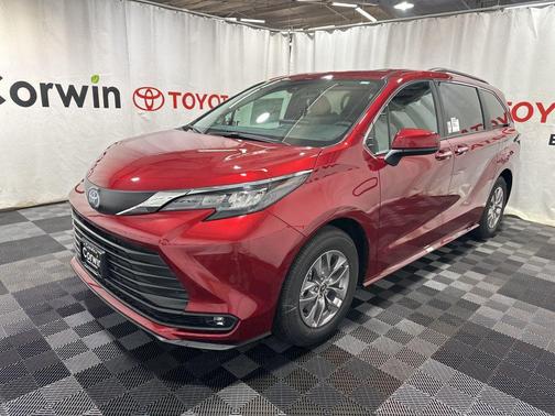 2025 Toyota Sienna XLE 7 Passenger