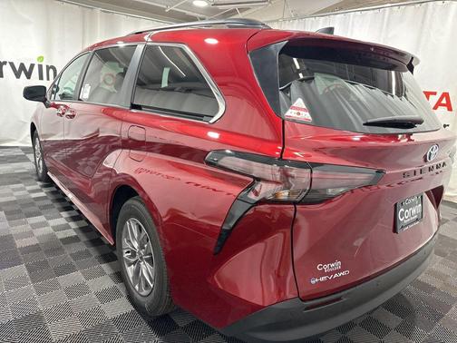 2025 Toyota Sienna XLE 7 Passenger