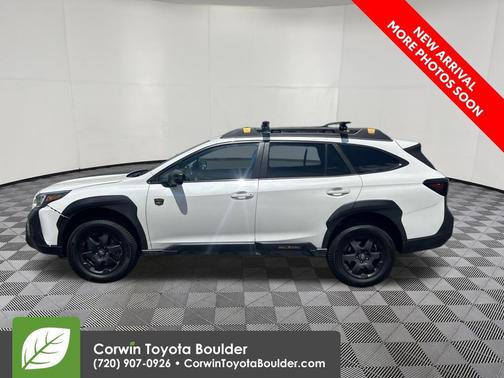 Crystal White Pearl 2022 Subaru Outback Wilderness